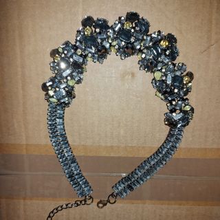 Collar flores plateadas