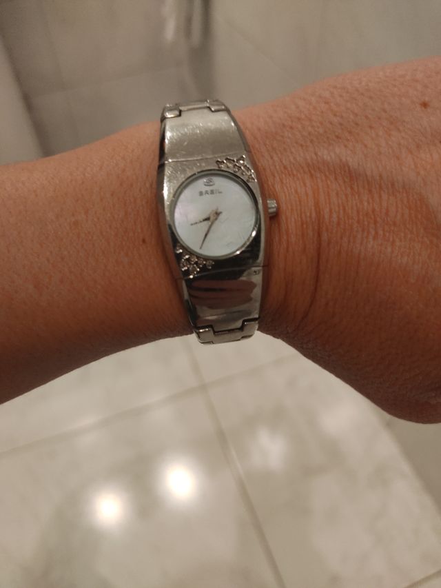 Reloj de mujer BREIL con esfera nácar y circonitas