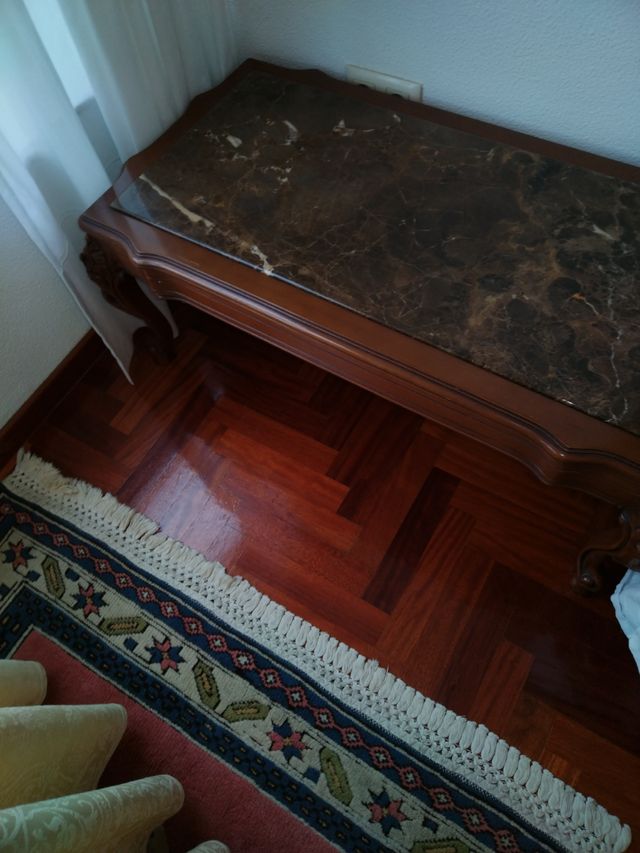 Mesa tresillo, en madera y marmol