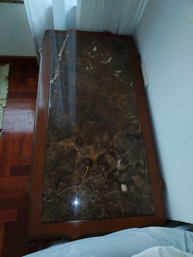 Mesa tresillo, en madera y marmol