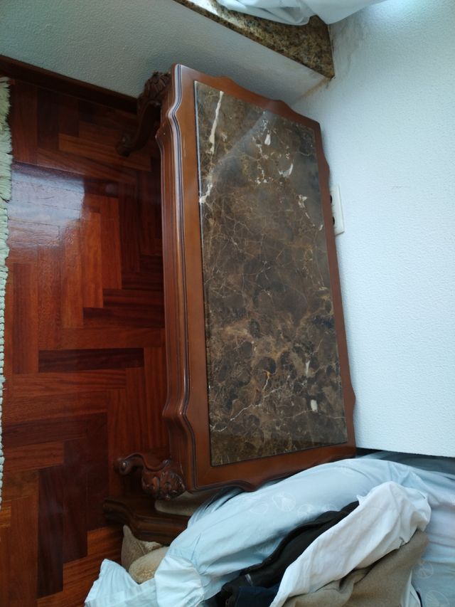 Mesa tresillo, en madera y marmol