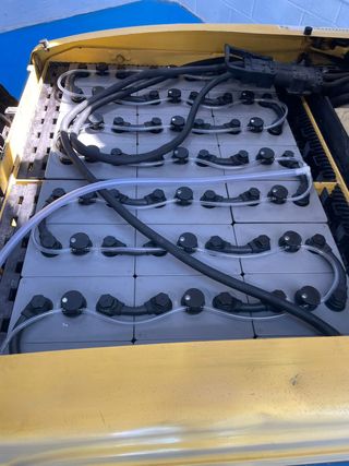 1676T - Carretilla Eléctrica 3 Ruedas HYSTER