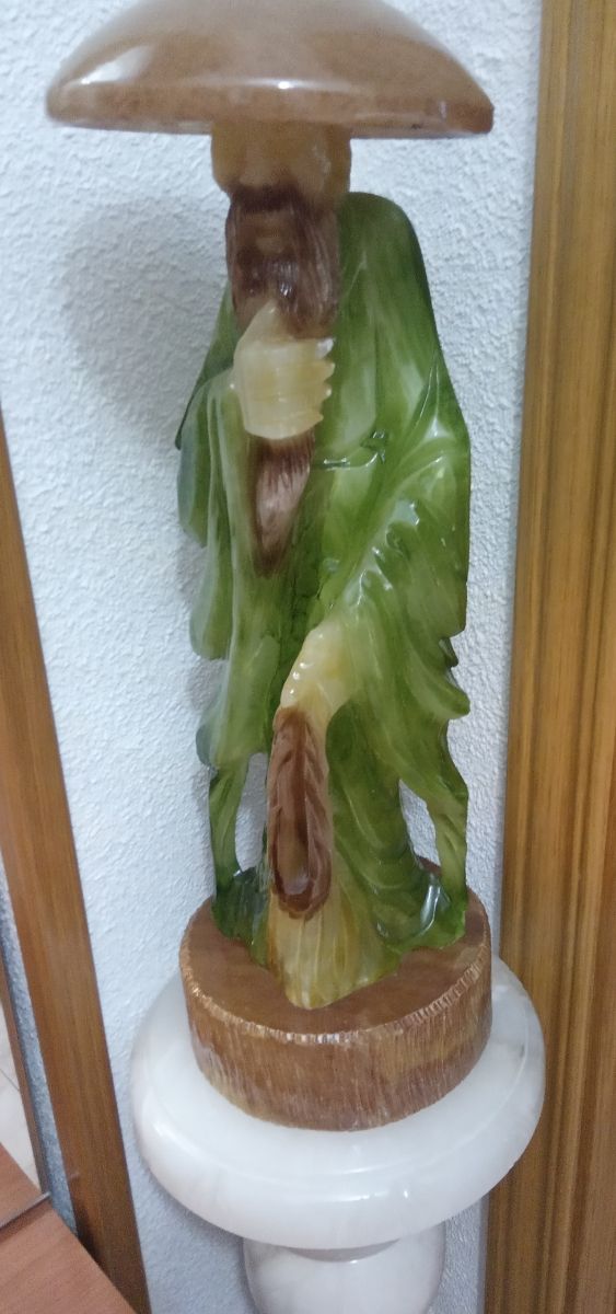 Figura chino y peana