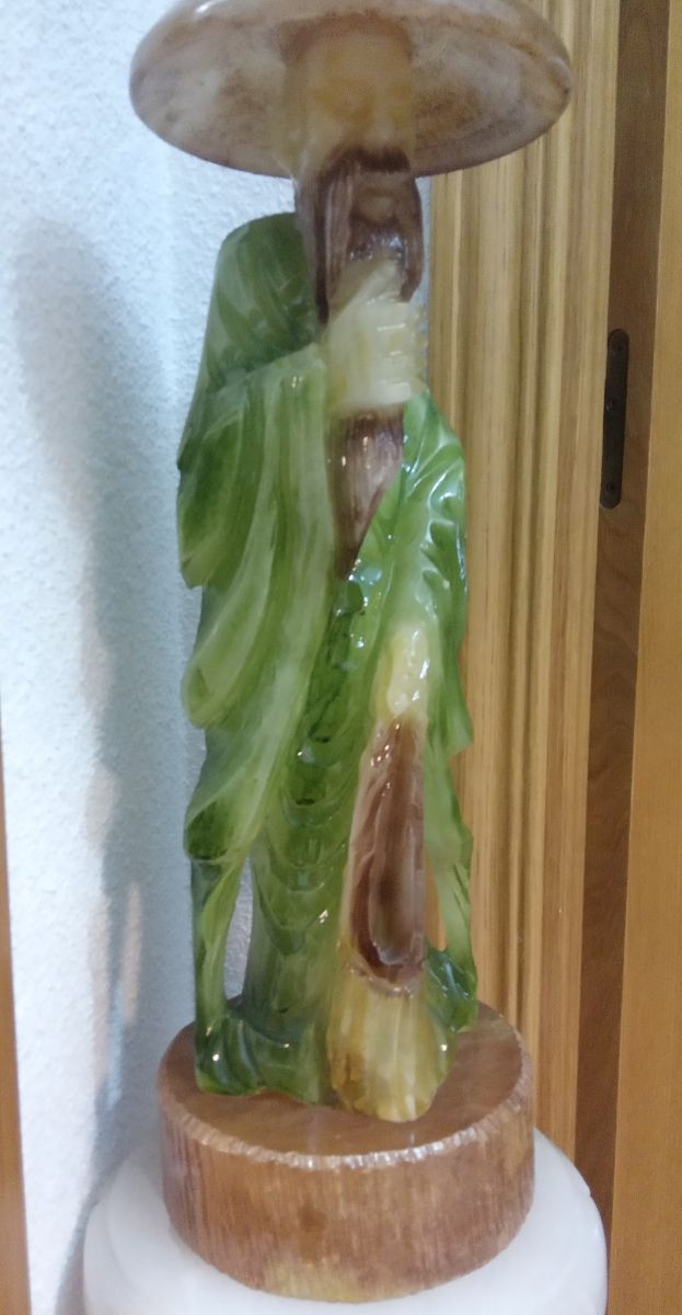 Figura chino y peana