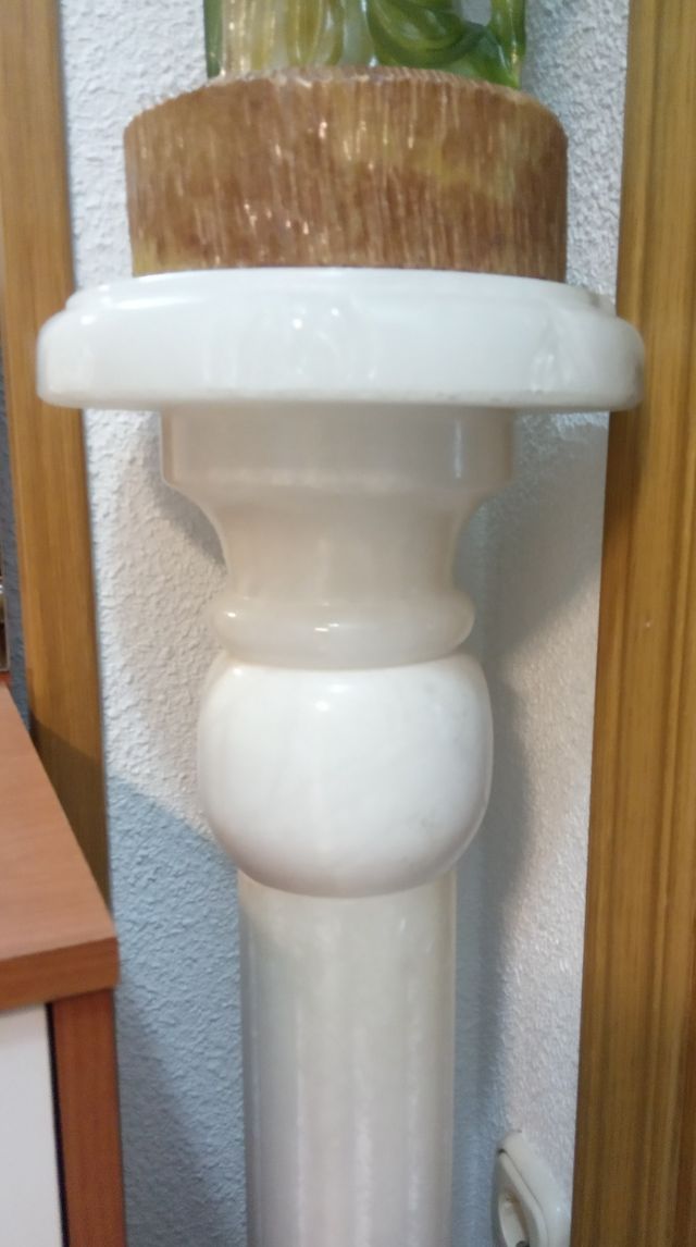 Figura chino y peana