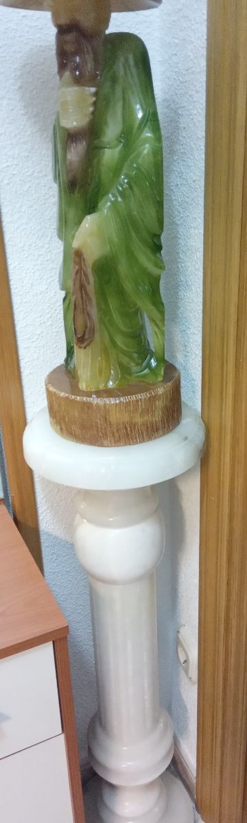 Figura chino y peana