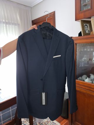 Traje azul marino. Oportunidad 