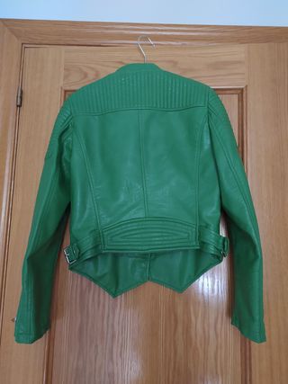 Cazadora bike ZARA símil cuero verde