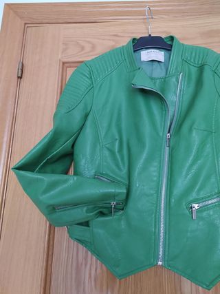 Cazadora bike ZARA símil cuero verde