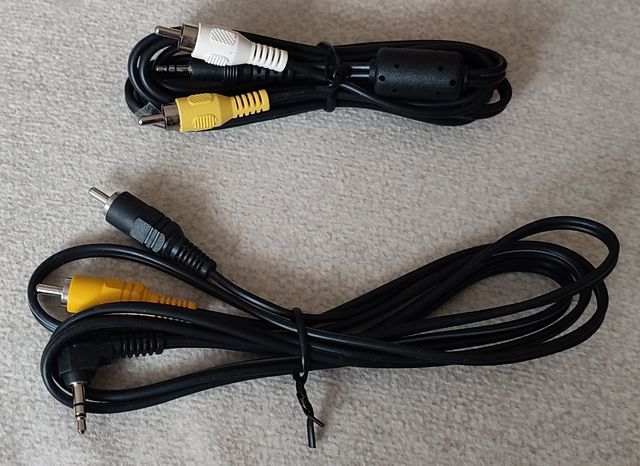 Varios modelos de cables, algunos sin estrenar