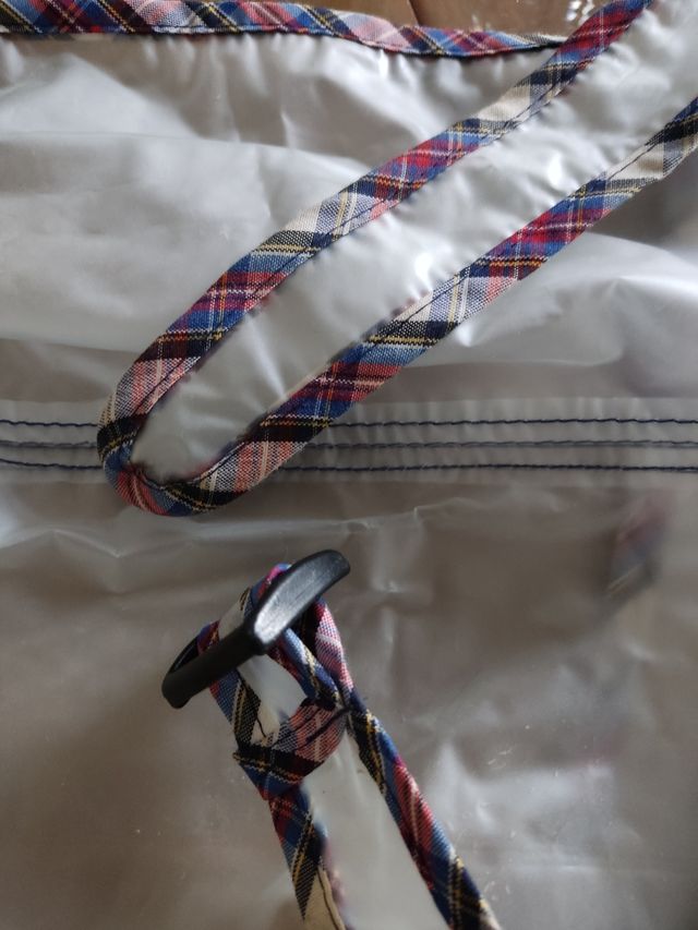 Impermeable. Perro mediano