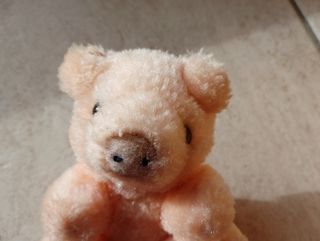 Peluche maialino rosa con dettagli a pois rossi