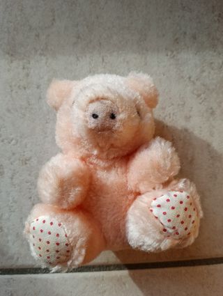 Peluche maialino rosa con dettagli a pois rossi