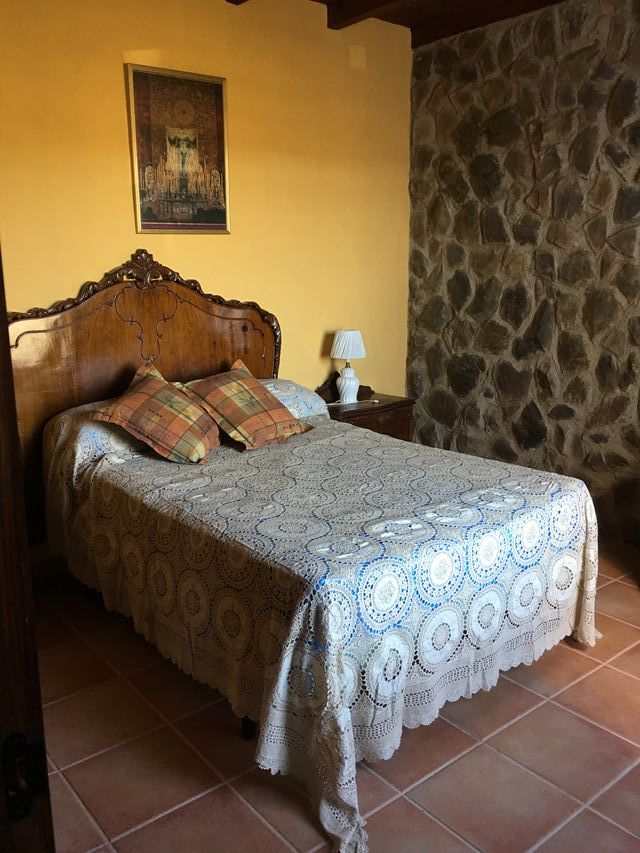 Colcha de ganchillo e hilo bordado, cama 135