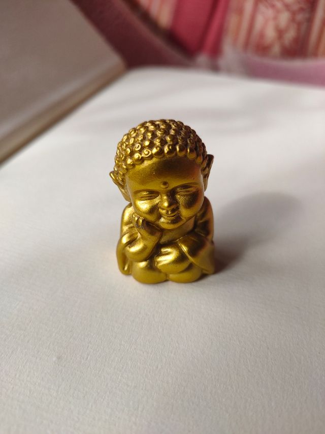 mini buda dorado