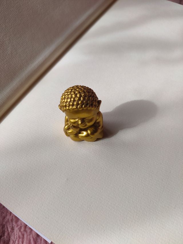mini buda dorado