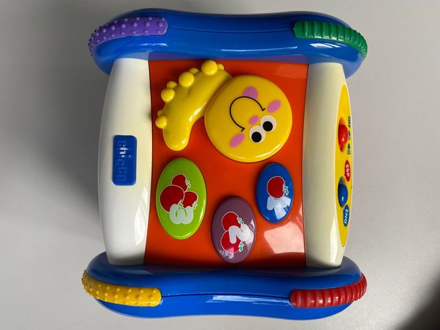 Juguete: cubo didáctico