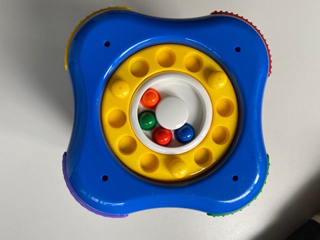 Juguete: cubo didáctico