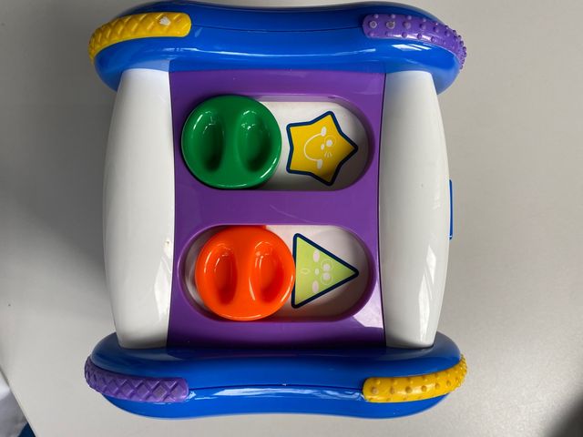 Juguete: cubo didáctico