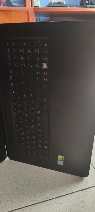 Portátil Asus F756 uv
