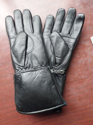 Guantes en piel para motos. 