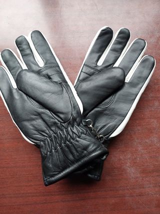 Guantes en piel de vacuno para motos.
