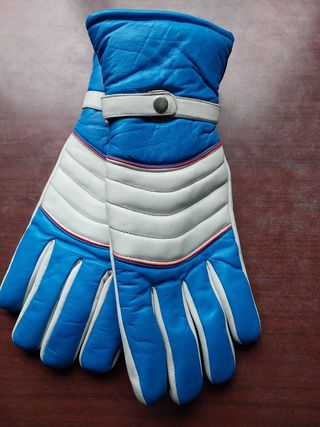 Guantes en piel de vacuno para motos.
