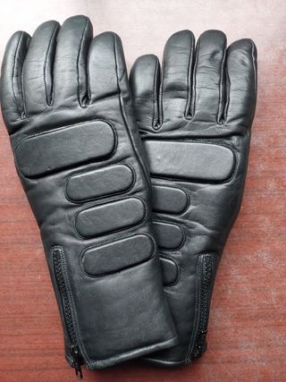Guantes en piel de vacuno para motos. 