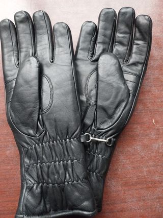 Guantes en piel de vacuno para motos. 