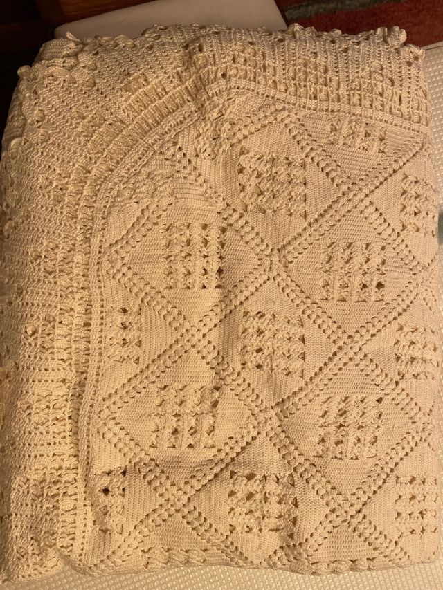 Colcha de ganchillo hecha a mano para cama de matr