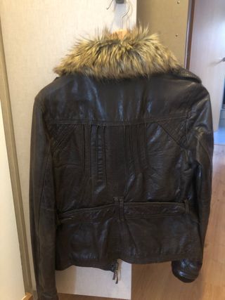 Cazadora de piel Stradivarius talla M