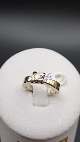 Anillo de Oro de 18K Blanco con Diamante Solitario