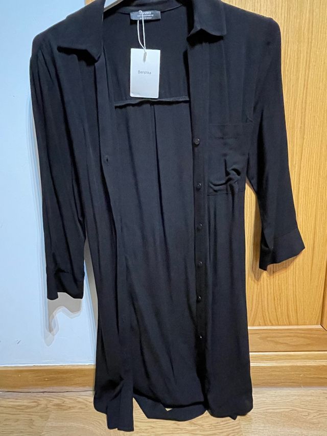 vestido camisero negro con cinturon de bershka