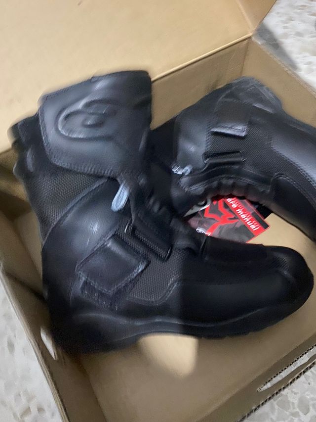 Chaqueta pantalón y botas