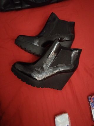 botines piel en  charol 