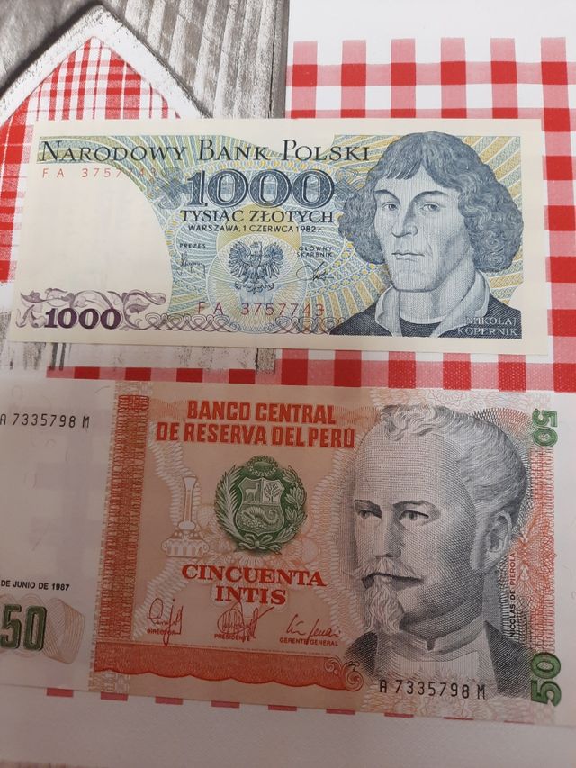 8 Billetes extranjeros