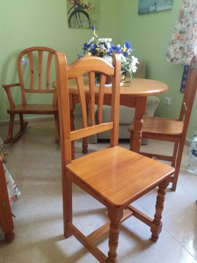 Mesa con 2 sillas provenzal