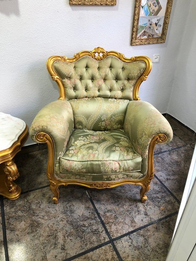 Sillones + Sofa y Mesa Rococo de segunda mano por 250 EUR en Valencia