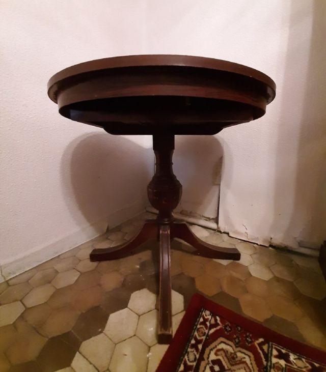 Mesa circular de madera
