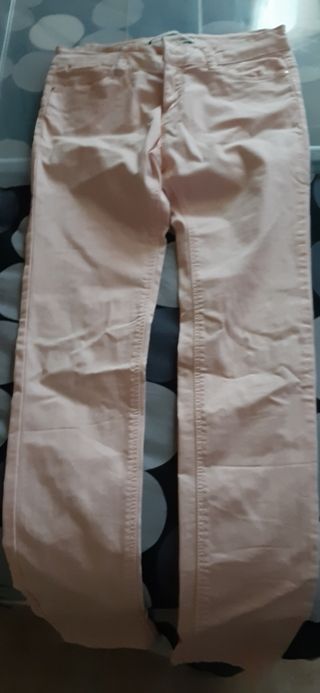pantalón rosa claro