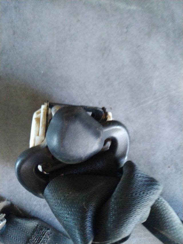 Cinturón 8T7Y15 ADAF018 izq trasero Nissan xtrail