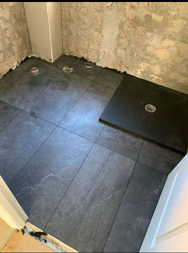 español fontanero profesional,  pequeñas reformas.