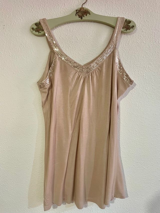 Camisa rosa palo con lentejuelas