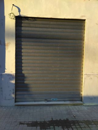Persianas metálicas de local comercial en Valencia