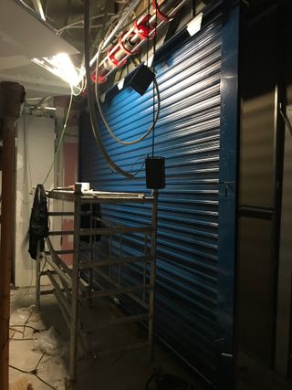 Persianas metálicas de local comercial en Valencia
