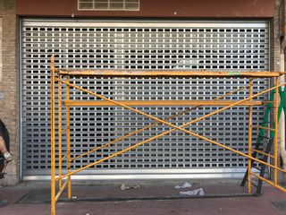 Persianas metálicas de local comercial en Valencia