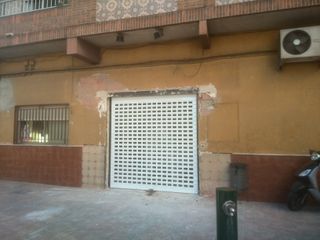 Persianas metálicas de local comercial en Valencia