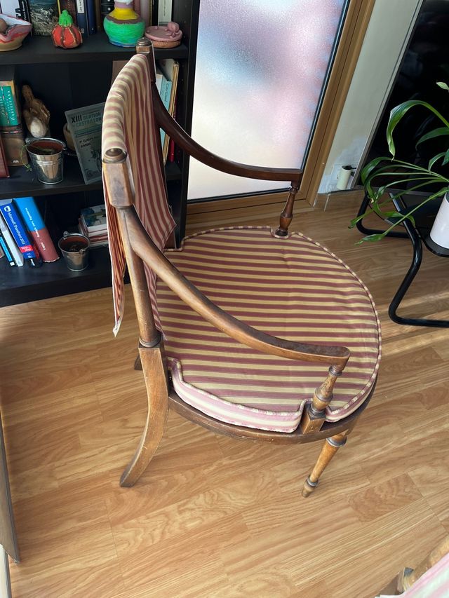 Silla clásica de madera