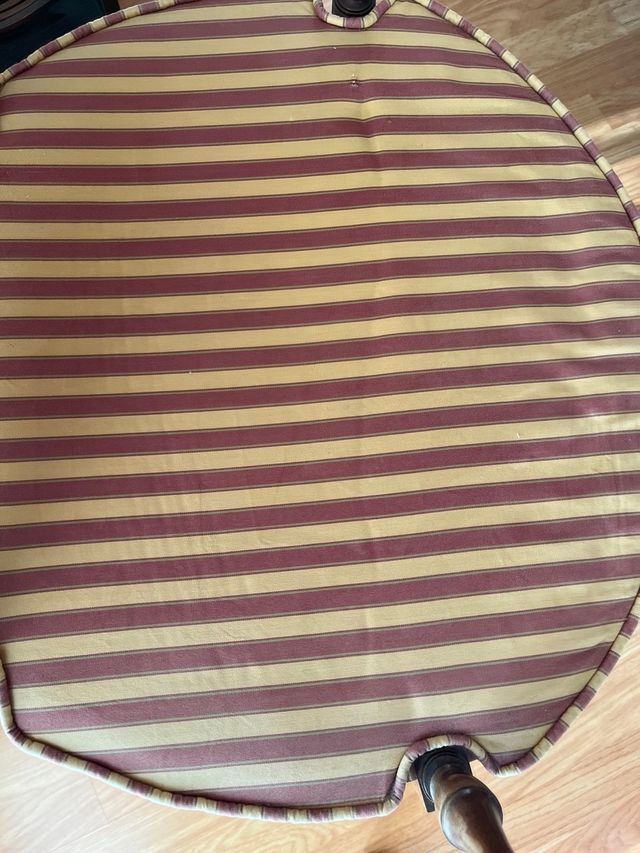 Silla clásica de madera