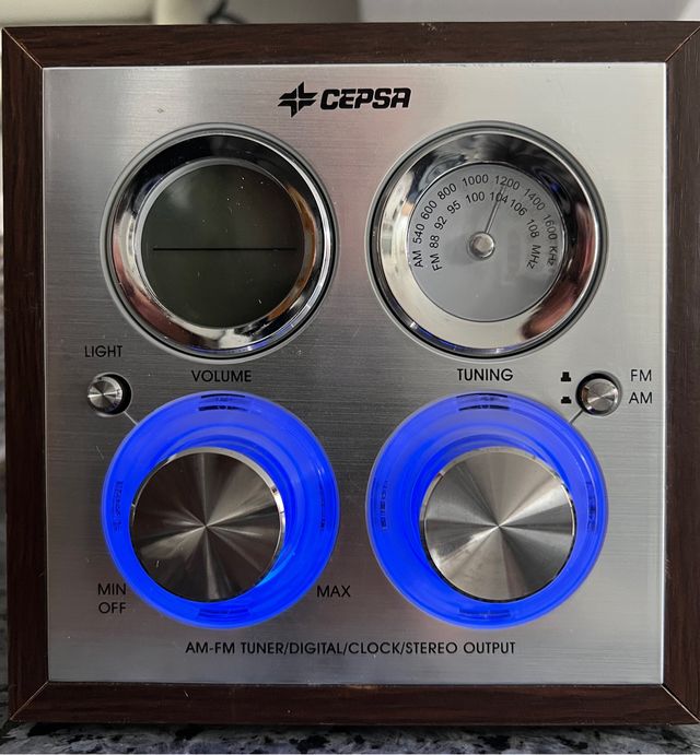 Radio AM/FM reloj y despertador